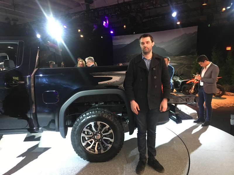 Jalopnikās man on the ground, Erik Shilling (6' 2") stands next to the 2019 GMC Sierra AT4 to demonstrate its new height.